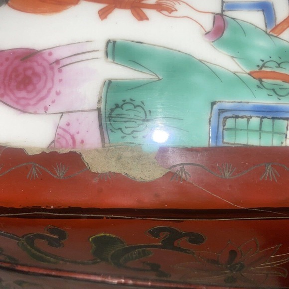 Antique Chinese porcelain lacquered stacking Wedding box, 3 tier. 11”x8”x7” - Picture 6 of 15